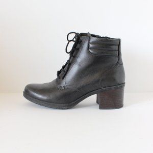 Clarks Ultimate Comfort Collection Black Leather Lace-Up Heeled Ankle Boots, 8
